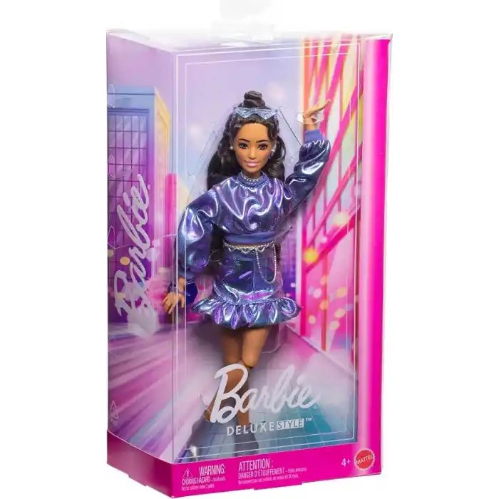 Barbie Stil İkonu bebek, Dalgalı kahverengi saçlarıyla metalik mavi bluz ile etek giyen ve gümüş mücevher, kristalli el çantası ve güneş gözlüğü gibi aksesuarlar takan, JFP42