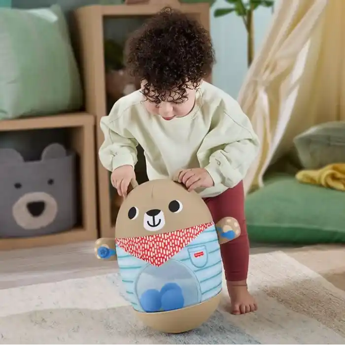 Fisher-Price Kamp Zamanı Hacıyatmaz Ayıcık, 6 aylık ve daha büyük bebekler için kaba motor becerilerini geliştiren oyuncak, JLB83