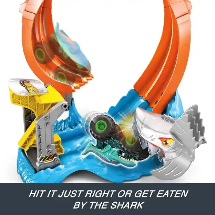 Hot Wheels®Monster Trucks Dönen Corkscrew Shark Çarpışması