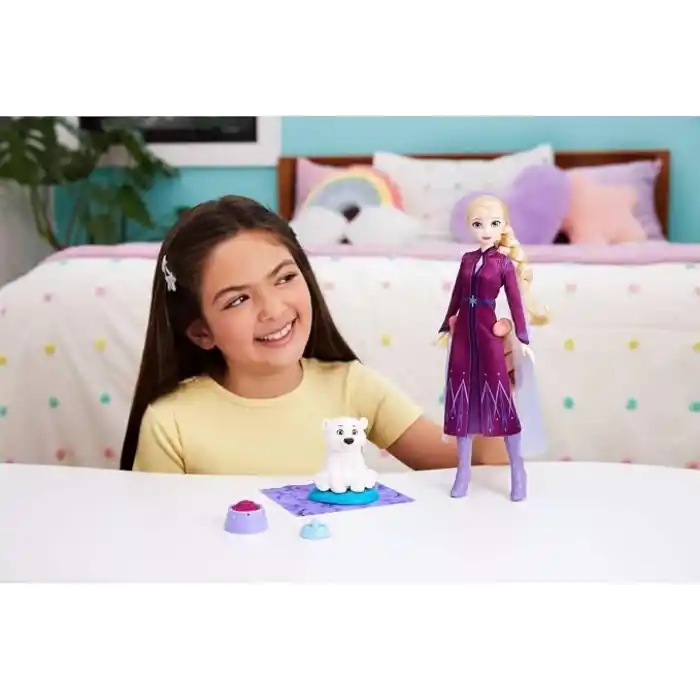 Mattel Disney Karlar Ülkesi Elsa Bebek ve Yavru Ayıcık Figürü, ayıcığın yatağı ve battaniyesi dahil 4 aksesuar, JFG16
