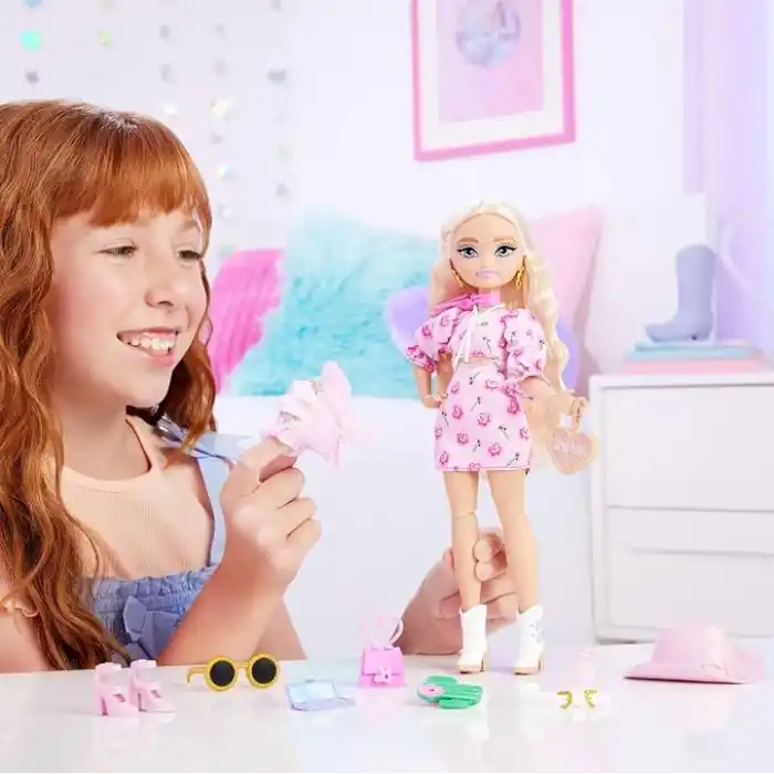 Barbie Dream Besties™ Festival Kombinleri Barbie® Malibu™ Bebek ve Aksesuarları