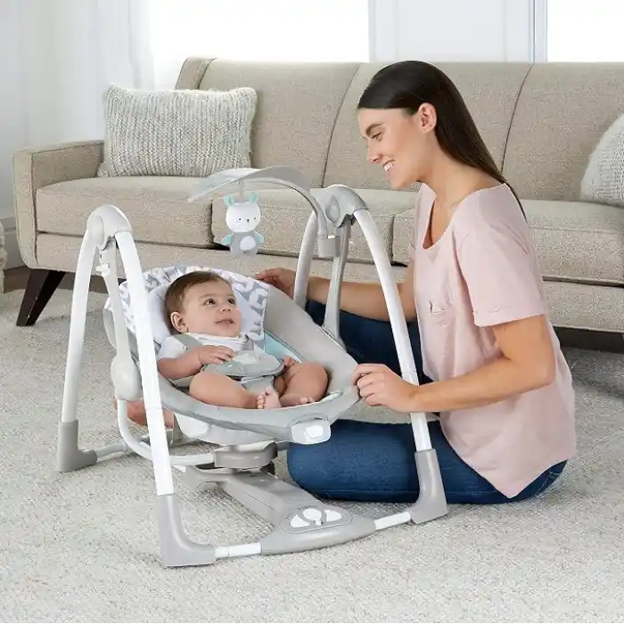 Ingenuity ConvertMe 2si 1 Arada Kompakt Taşınabilir Bebek Salıncağı ve Bebek Koltuğu, Akülü Titreşimler, Otomatik Sallanma, Doğa Sesleri - 9 kga kadar