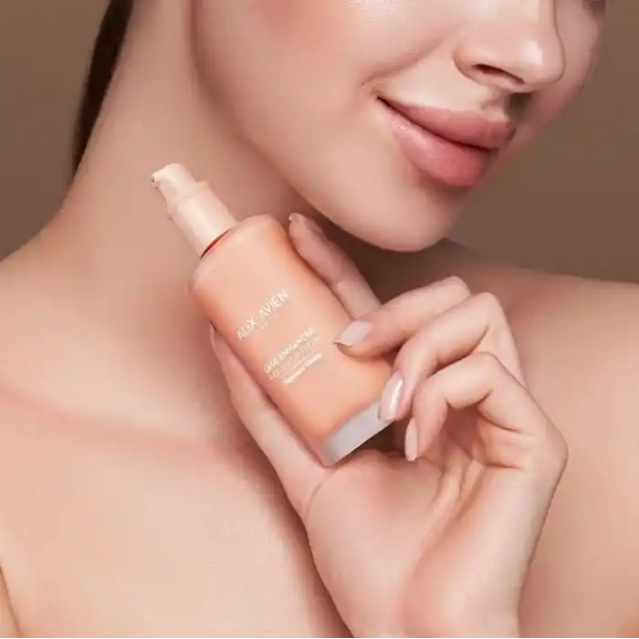 Alix Avien Kırışıklık Karşıtı Nemlendirici SPF30 Parlak Bitişli Fondöten Care Enhancer 818 Golden Honey