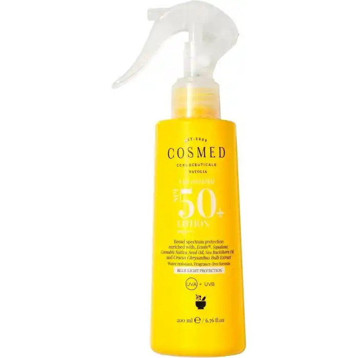 Cosmed Tüm Cilt Tipleri için Aile Boy Yüz ve Vücut Sprey SPF50 Güneş Kremi 200 ml