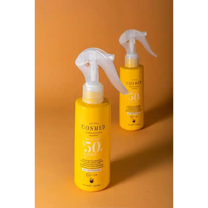 Cosmed Tüm Cilt Tipleri için Aile Boy Yüz ve Vücut Sprey SPF50 Güneş Kremi 200 ml
