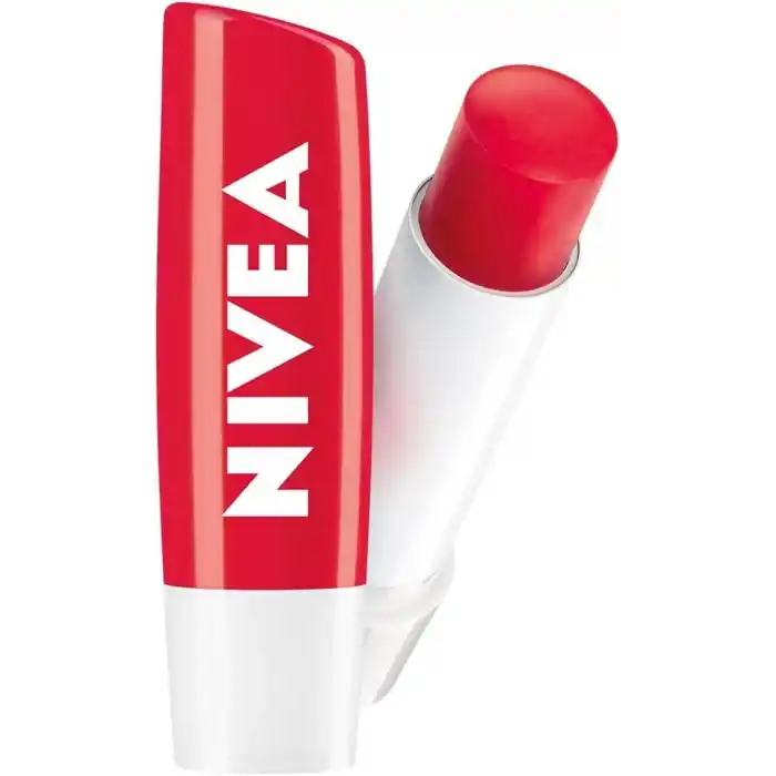 NIVEA Çilek Dudak Bakım Kremi 4.8 gr, 24 Saat Nemlendirme,Çilek Kokusu,Işıltılı Renk,Mineral Yağı İçermez