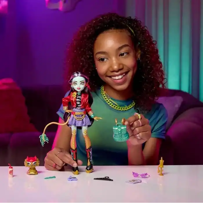 Monster High Acayip Havalı Arkadaşlar - Jinafire