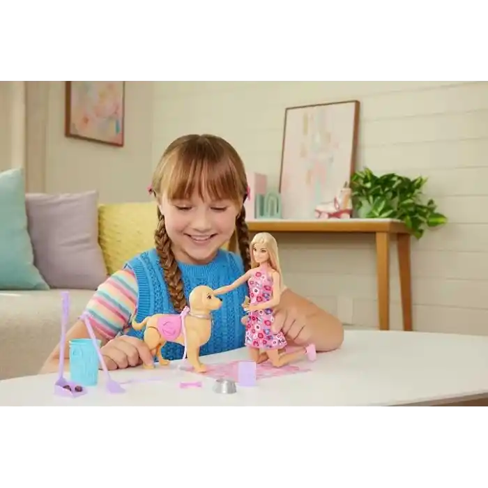 Barbie ve Köpekçiğin Yürüyüş Zamanı oyuncak seti, yürüyen ve tuvaletini yapan oyuncak köpek, Barbie Malibu bebek, kürek ve evcil hayvan aksesuarları, JJB46