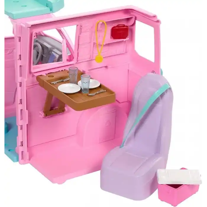 Barbie Rüyalar Ülkesi Yol Macerası Karavan, 4 oyun alanı, mutfak, yatak, marshmallow kızartma çubukları, kamp ateşi, köpek figürü ve 20 aksesuar, JMK45