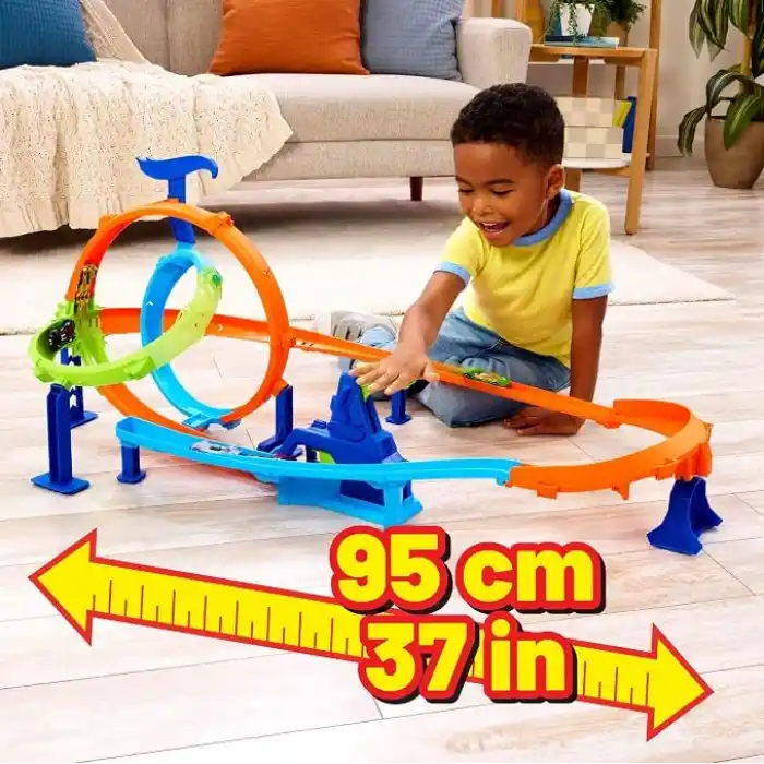Hot Wheels Akrobasi Pistleri Dolambaçlı Hız Pisti oyuncak araba, pist ve oyun seti, 1:64 ölçekli metal araç, 2 çember ve 2 çarpışma alanı, kolayca birleştirilebilen sistem, JHK73