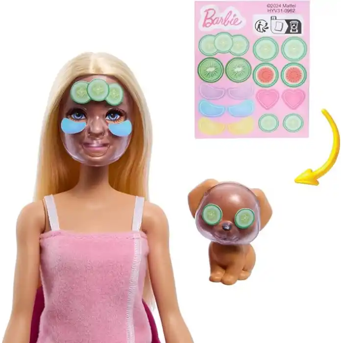 Hamur maskeler yapmak için 3 toz paketi, spa mobilyası, yavru köpek ve çıkartma sayfası dahil 10dan fazla aksesuar ve 1 bebek içeren Barbie Yüz Maskesi Oyun Seti, HYV31