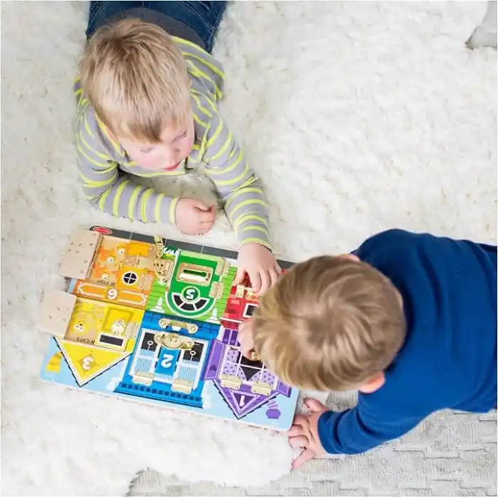 Melissa & Doug - Ahşap Çilingir Tahtası (13785)