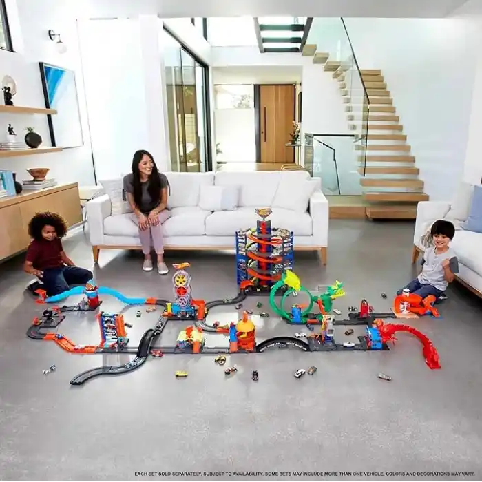 Hot Wheels® Track Builder Benzin Bidonu Akrobasi Seti