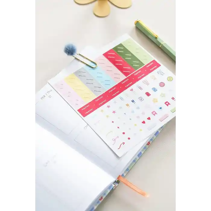 Matt Notebook 2027 Yılı Kare Haftalık Ajanda 15x15 cm Çiçekler