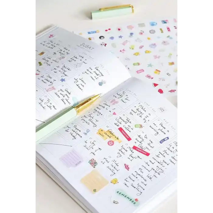Matt Notebook 2027 Yılı Kare Haftalık Ajanda 15x15 cm Çiçekler