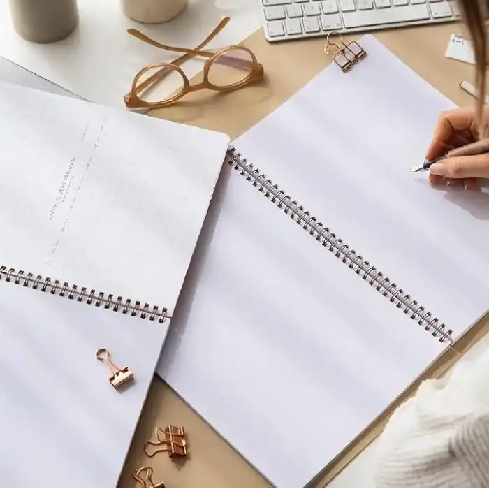 A4 Spiralli Karton Kapak 2’li Set Noktalı Okul Defteri 80 yaprak, Ders Programlı Pembe Puantiye