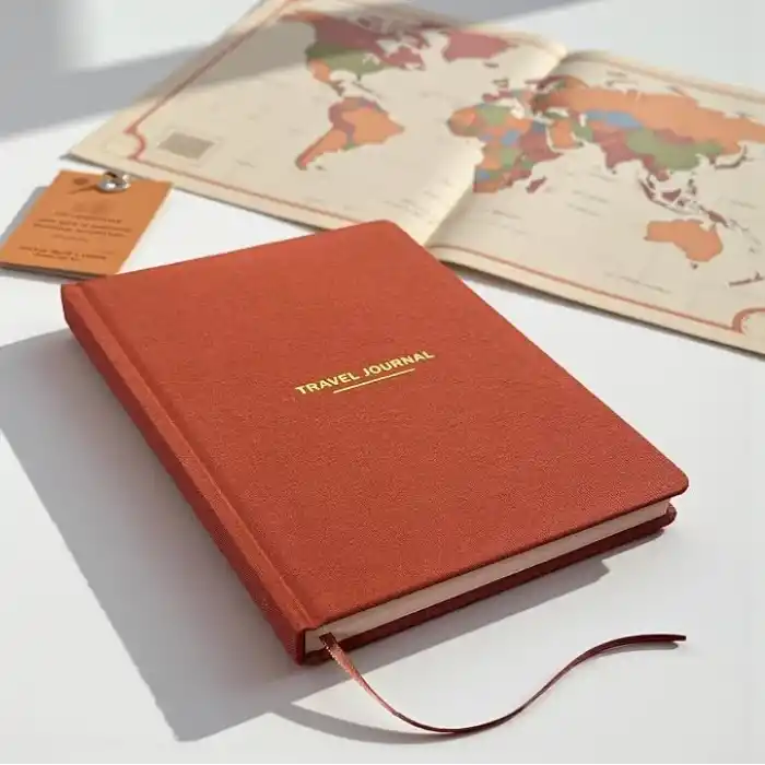 Fark Tanıtım Travel Journal – Sert Kapaklı Seyahat Günlüğü, A5 Boyutunda, Planlama & Anı Alanı – Anı Defteri (Kiremit)