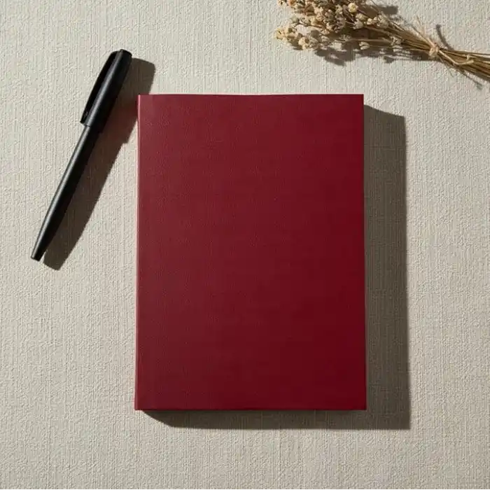 Fark Tanıtım Çizgili Not Defteri – 64 Yaprak, 90 gr Ivory Kağıt, Amerikan Ciltli Not Defteri, Ofis ve Günlük Kullanım İçin İdeal (Bordo, A6 (10,5cm x 14,8cm))
