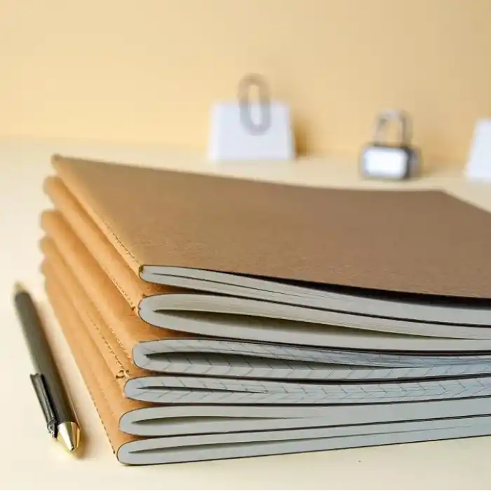 Fark Tanıtım 4 Adet Çizgili Terzi Dikişli Not Defteri, A5 Boyut, 40 Yaprak Planlama Ofis İçin İdeal, Planlayıcı (Kraft Kapak Tasarımı)
