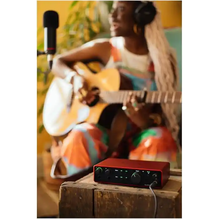 Focusrite Scarlett 2i2 Gen 4 Ses Kartı: Kayıt, Şarkı Yazma, Yayın ve Podcasting İçin USB Audio Arayüzü, Stüdyo Kalitesinde Kayıt ve Kayıt Yapmanız İçin Gerekli Tüm Yazılımlar