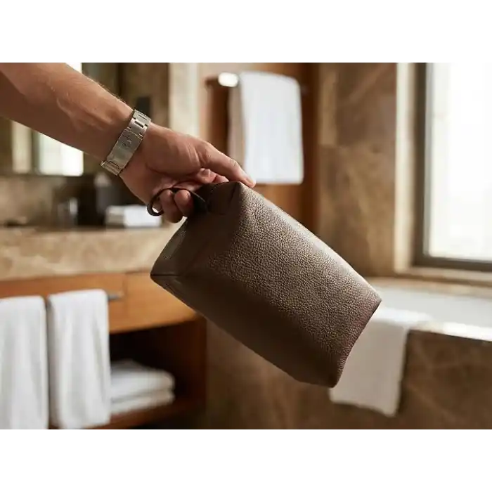 Deri Erkek Bakım Çantası Seyahat Organizeri – Tıraş Çantası, Kişisel Bakım ve Kozmetik Düzenleyici, Fermuarlı Geniş Hacimli Dopp Kit Kahverengi