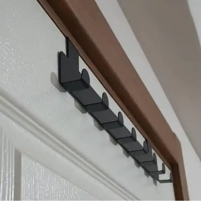 Orret Home Metal Mat Siyah Kapı Arkası Askılık – 8 Kancalı Amerikan Tipi Organizer Askı, Banyo ve Oda Kapıları İçin Pratik Askılık, Delmeden Montajlı Kapı Arkası Askı (Siyah)