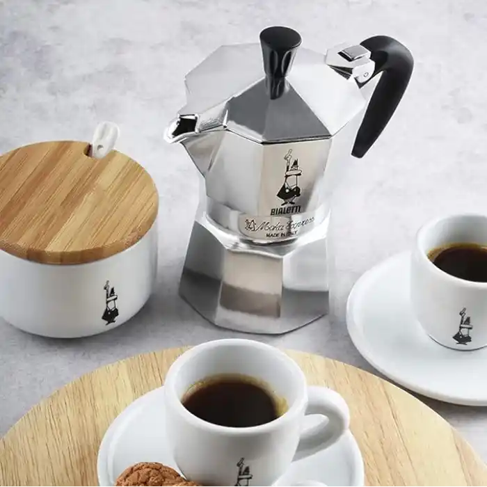 Bialetti - Moka Express: 2 Cups Ocak Üstü Espresso Pişirici - 90ml - Gümüş Renk - Alüminyum Gövde - Patentli Güvenlik Valfi - Tüm Ocak Türleri İçin Uygundur (İndüksiyon Hariç)