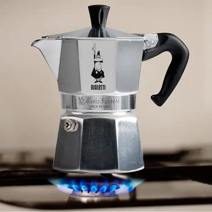 Bialetti - Moka Express: 2 Cups Ocak Üstü Espresso Pişirici - 90ml - Gümüş Renk - Alüminyum Gövde - Patentli Güvenlik Valfi - Tüm Ocak Türleri İçin Uygundur (İndüksiyon Hariç)