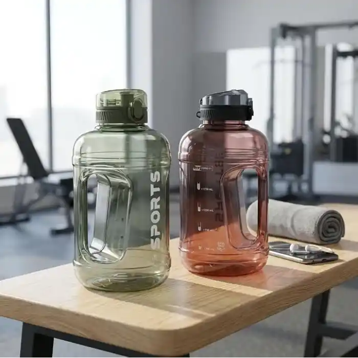 Deconox 1 Adet 2.2 Litre Motivasyonel Su Şişesi - Kırılmaz Polikarbon Ölçekli Sporcu Suluğu Sızdırmaz Kapaklı ve Kulplu Dev Su Matarası (Asorti Karışık Renk Gönderim)