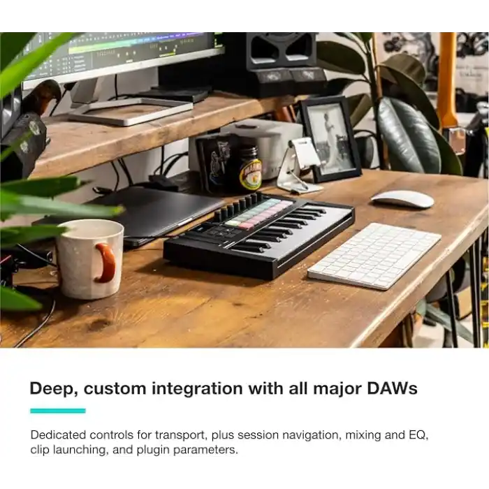 Novation Launchkey Mini 25 [MK4] — Taşınabilir 25 Mini Tuşlu, USB, MIDI Klavye Kontrolörü, DAW Entegrasyonu ile. Akor Modu, Ölçek Modu, Davul Pedleri ve Arpejjatör. Müzik Yaratma Yazılımı Paketi Dahil