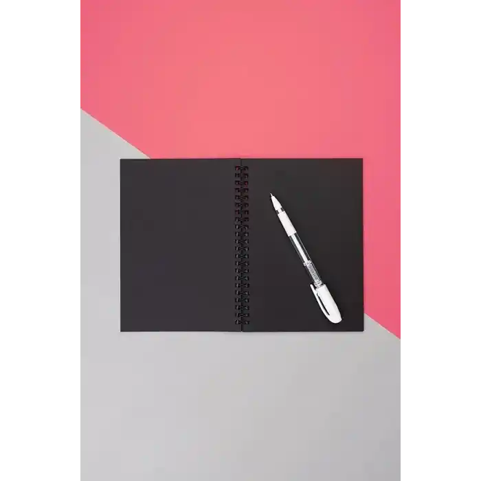 Siyah Yapraklı Spiralli A5 14x20 Cm Defter 30 Yaprak 60 Sayfa & Beyaz Jel Kalem Hediyeli Siyah