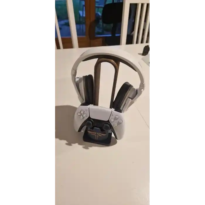 The LOUS Temalı PS5 Kolu ve Kulaklık Standı