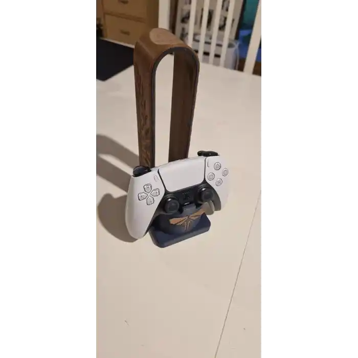 The LOUS Temalı PS5 Kolu ve Kulaklık Standı