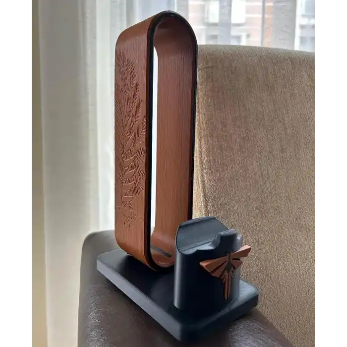 The LOUS Temalı PS5 Kolu ve Kulaklık Standı