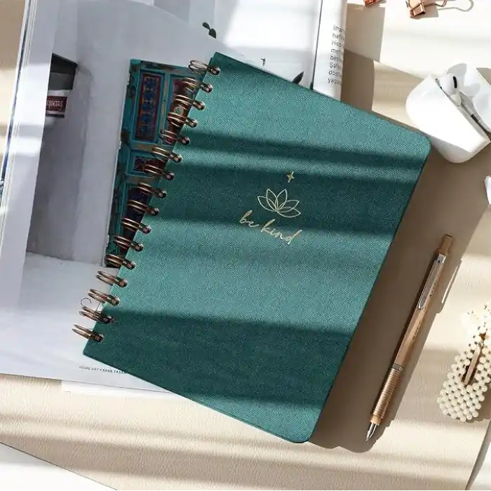 PAPERORA A5 Spiralli Sert Kapak Keten Düz Çizgisiz Tarihsiz Not Defteri Koyu Yeşil