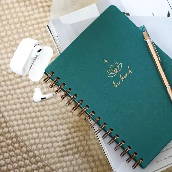 PAPERORA A5 Spiralli Sert Kapak Keten Düz Çizgisiz Tarihsiz Not Defteri Koyu Yeşil