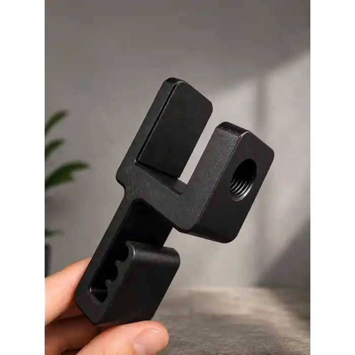 Premium Siyah Masa Kenarı Kulaklık Standı – Shadow Edition | Kaydırmaz Keçeli, Ergonomik ve Güçlendirilmiş