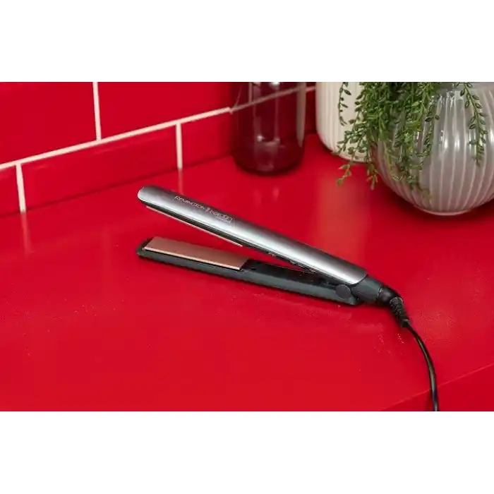 Remington S8598 Keratin Protect Akıllı Saç Düzleştirici, Saç Hasarına Karşı 3 Kat Daha Fazla Koruma için Patentli Isı Koruma Sensörü, Dijital Ekran, 160-230°C
