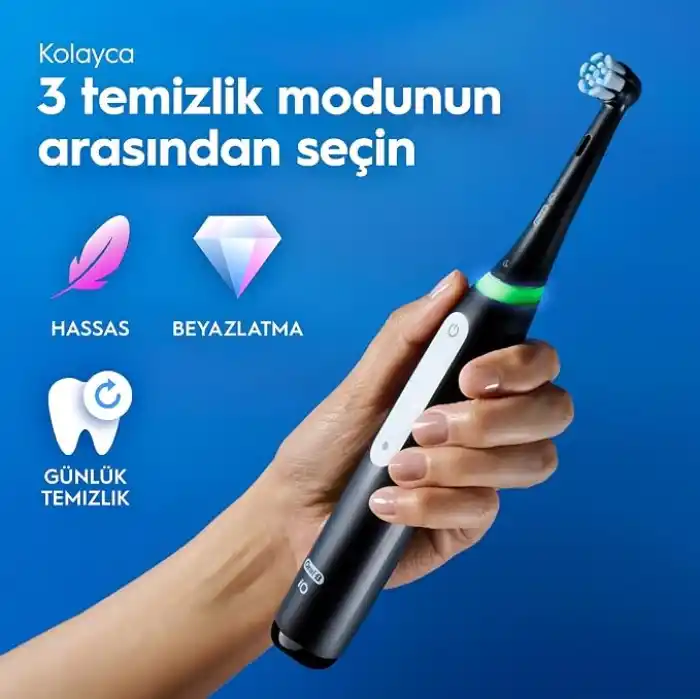 Oral-B iO3 Siyah Şarjlı/Elektrikli Diş Fırçası, 1 Fırça Başlığı, Uzun Ömürlü Pil, Seyahat Kabı