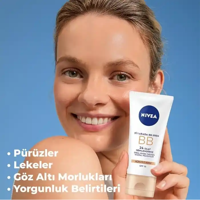 NIVEA Essentials 5i 1 Arada BB Krem, 24 Saat Nemlendirme+Doğal Jojoba Yağı Özü +Açık Cilt Tonu 50 ml, SPF 15 Güneş Koruması
