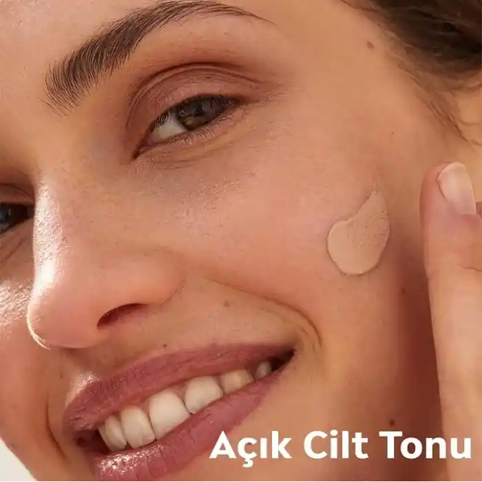 NIVEA Essentials 5i 1 Arada BB Krem, 24 Saat Nemlendirme+Doğal Jojoba Yağı Özü +Açık Cilt Tonu 50 ml, SPF 15 Güneş Koruması