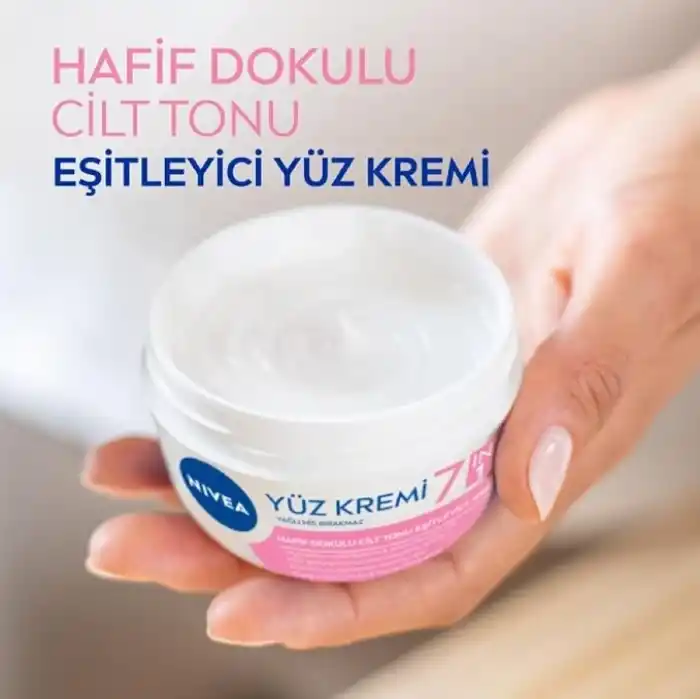 NIVEA Cilt Tonu Eşitleyici Su Bazlı Nemlendirici Yüz Kremi 100 ml, Aydınlatıcı,Makyaj Bazı