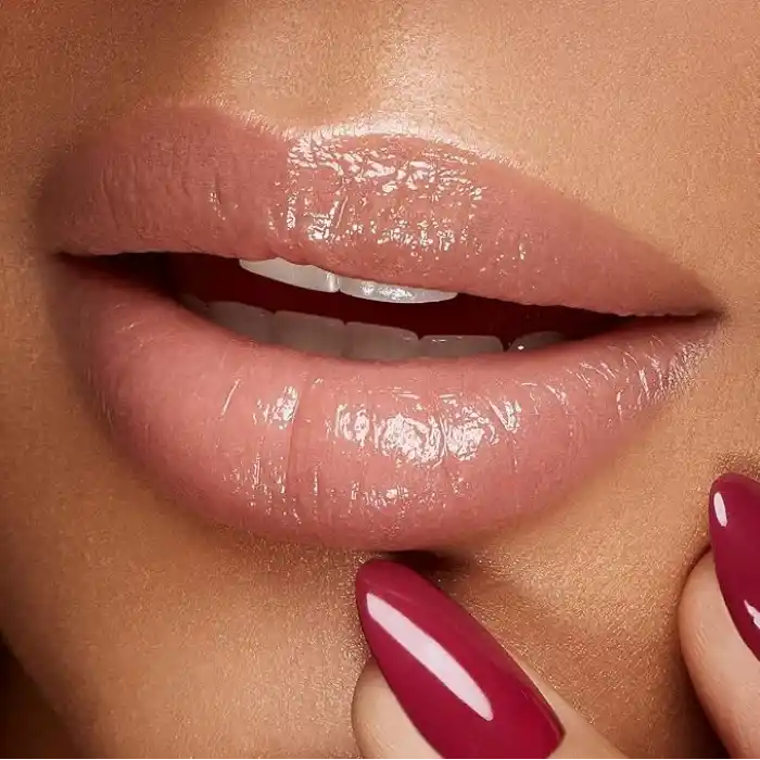 Kiko Milano Renkli Dudak Nemlendiricisi-Coloured Balm-08 Almond- Shea Yağı ve Besleyici A,E,C Vitaminleri