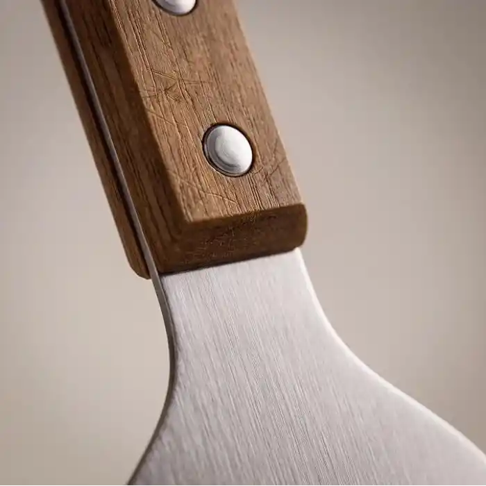 MallArt® Ahşap Saplı Paslanmaz Çelik Spatula – 24cm Eğilimli Çok Amaçlı Mutfak Spatulası | Izgara, Burger, Sebze, Temizlik için Profesyonel Metal Spatula