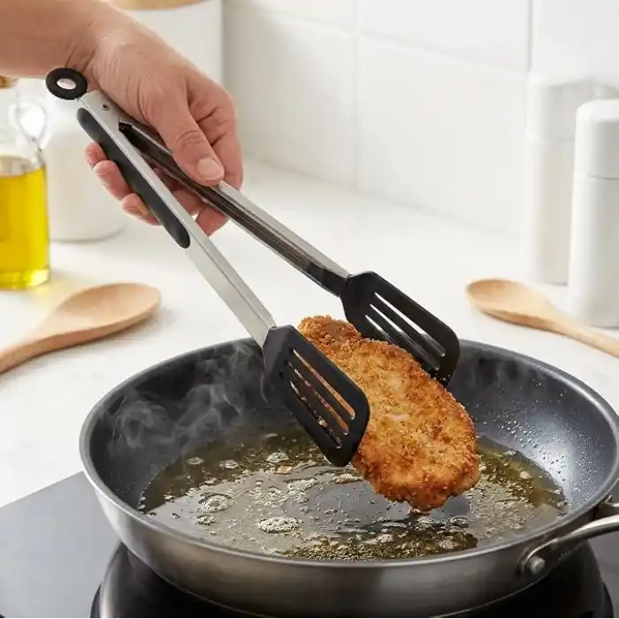 Deconox 32 cm Kilitlenebilir Mangal Maşası ve Kızartma Spatulası, Metal Gövdeli Siyah Delikli Geniş Uçlu Servis Maşası, Et Tavuk Balık Köfte Kızartma ve Barbekü İçin Çok Amaçlı Mutfak Maşası