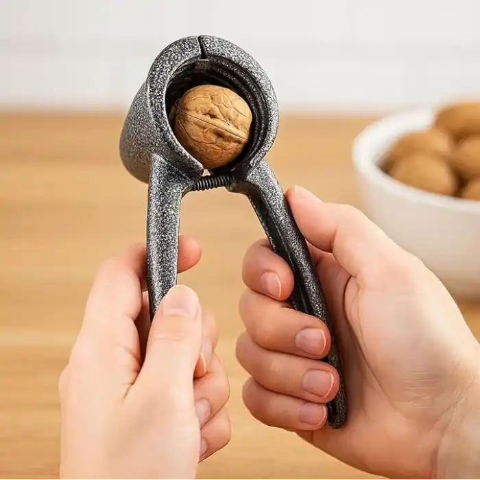 Döküm Ceviz ve Fındık Kıracağı – Ergonomik Saplı, Kaymaz Yüzeyli, Dayanıklı Dökümalüminyum, Fındık Badem Kıracağı – Güçlü Yay Sistemi ile Kolay Kırma