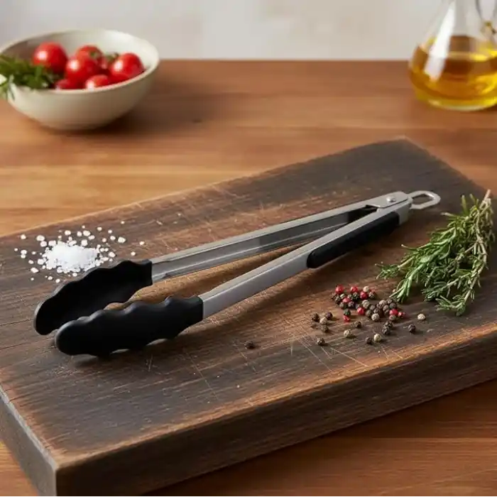 Deconox 30 cm Silikon Uçlu Metal Saplı Kızartma ve Servis Maşası - Isıya Dayanıklı Çizmez Kilitli Siyah Maşa