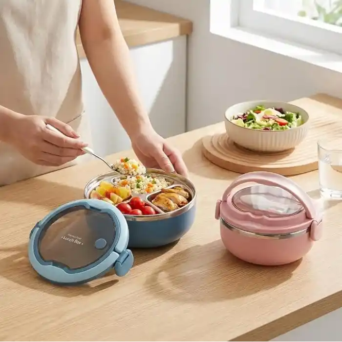 Deconox 700 ml Paslanmaz Çelik Yemek Kabı, Kaşıklı, Saplı ve Kilitli Yuvarlak Lunch Box, Mavi Yeşil Pembe Renk Seçenekli, 12x11x13cm Kapaklı Saklama ve Taşıma Kabı