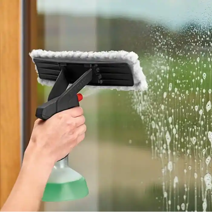 Bosch Home And Garden Akülü Pencere Temizleyici, Glassvac Cam Temizleyici, Premium Paket, Pencere, Ayna ve Duş Temizliği için, Çalışma Süresi Yaklaşık 35 Pencere, Karton Kutuda Siyah/Beyaz