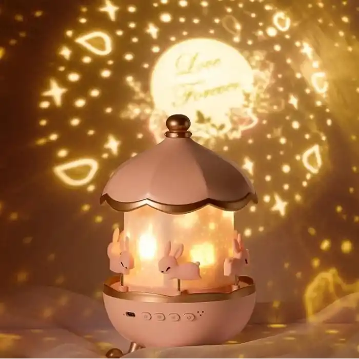 Coverzone Bunny’s Carousel Gece Lambası Projeksiyonlu Müzikli Atlıkarınca Tasarım | Kablolu 5V USB Çalışma | Tavşan Figürlü Döner Işıklı Çocuk Odası Yıldız Tavan Projektör Gece Işığı | WH-E11